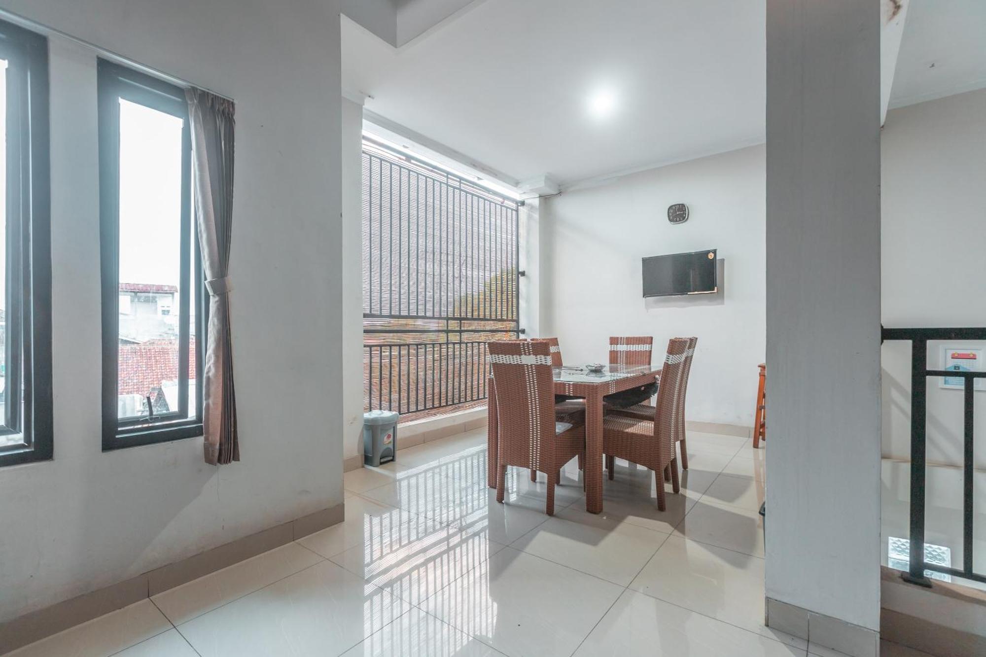 Oyo Life 2335 Kos 89 Hotel Bogor