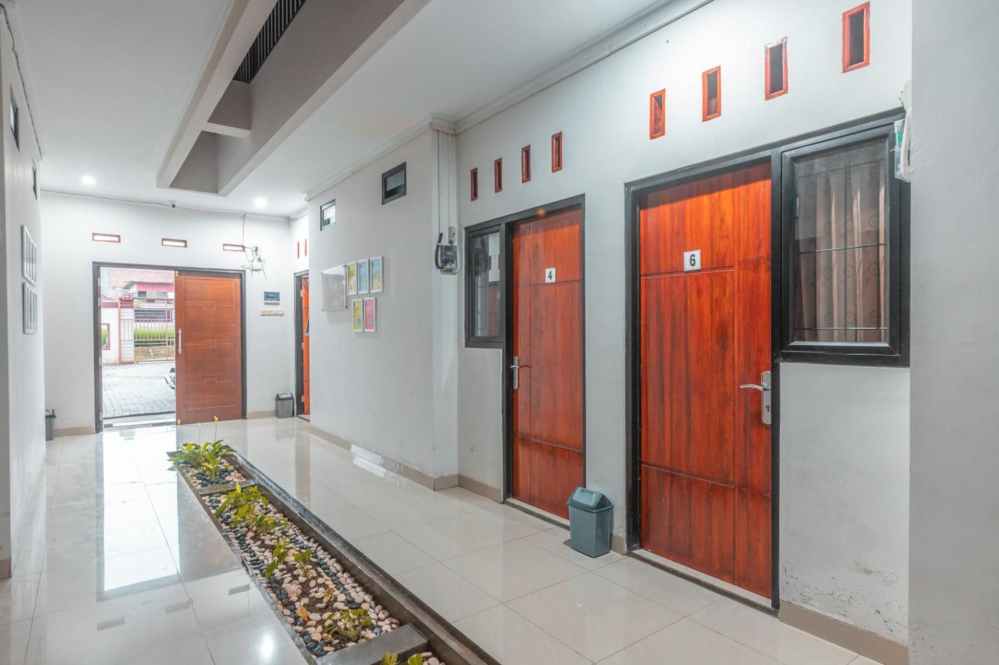 Hotel Oyo Life 2335 Kos 89 2*